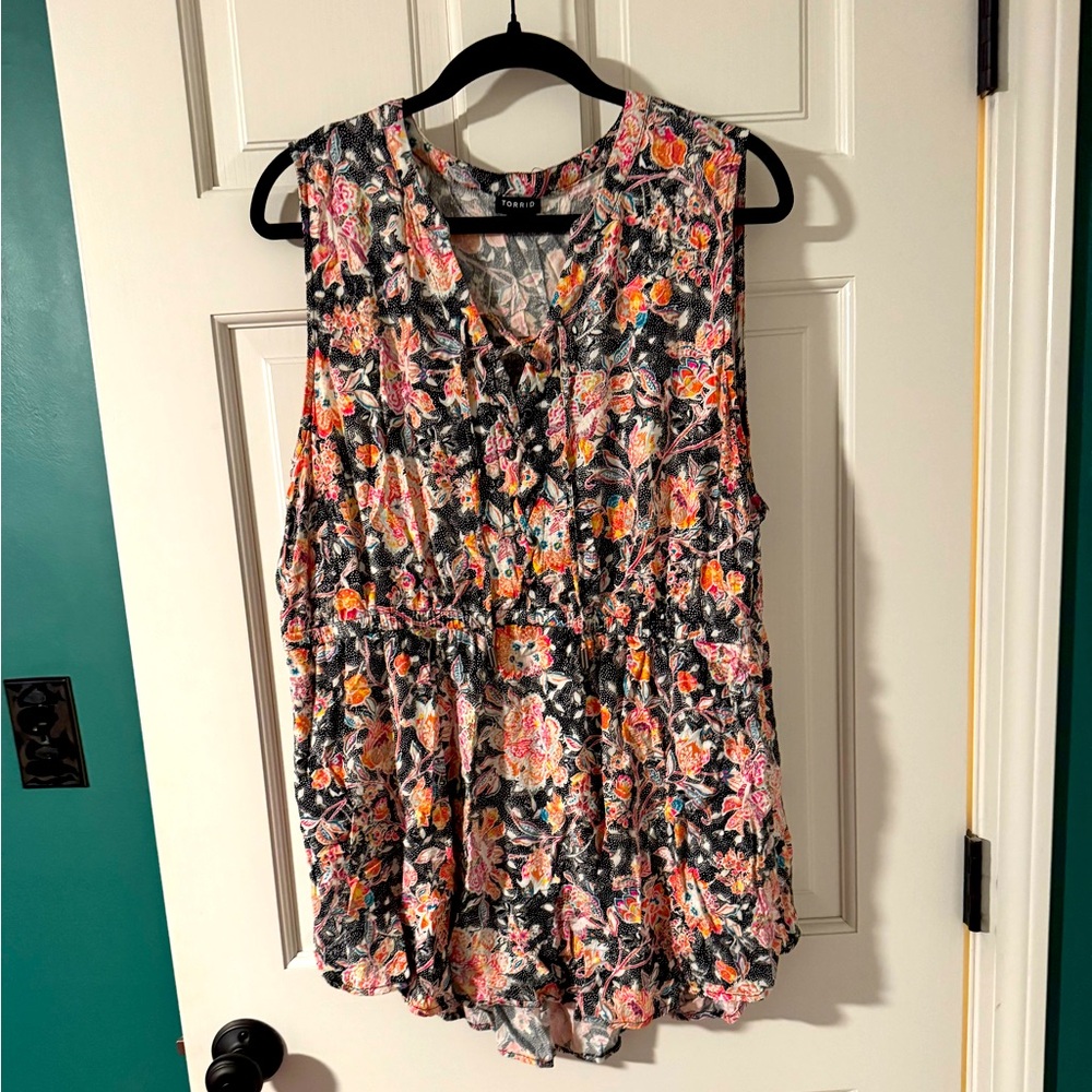 Torrid lace up floral tank